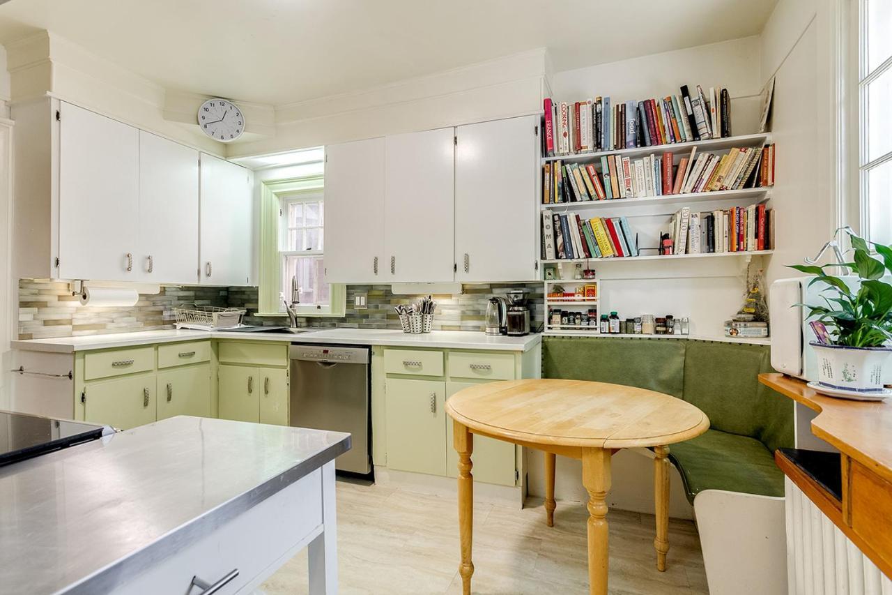 Four Bedroom Rosedale Home Торонто Екстериор снимка