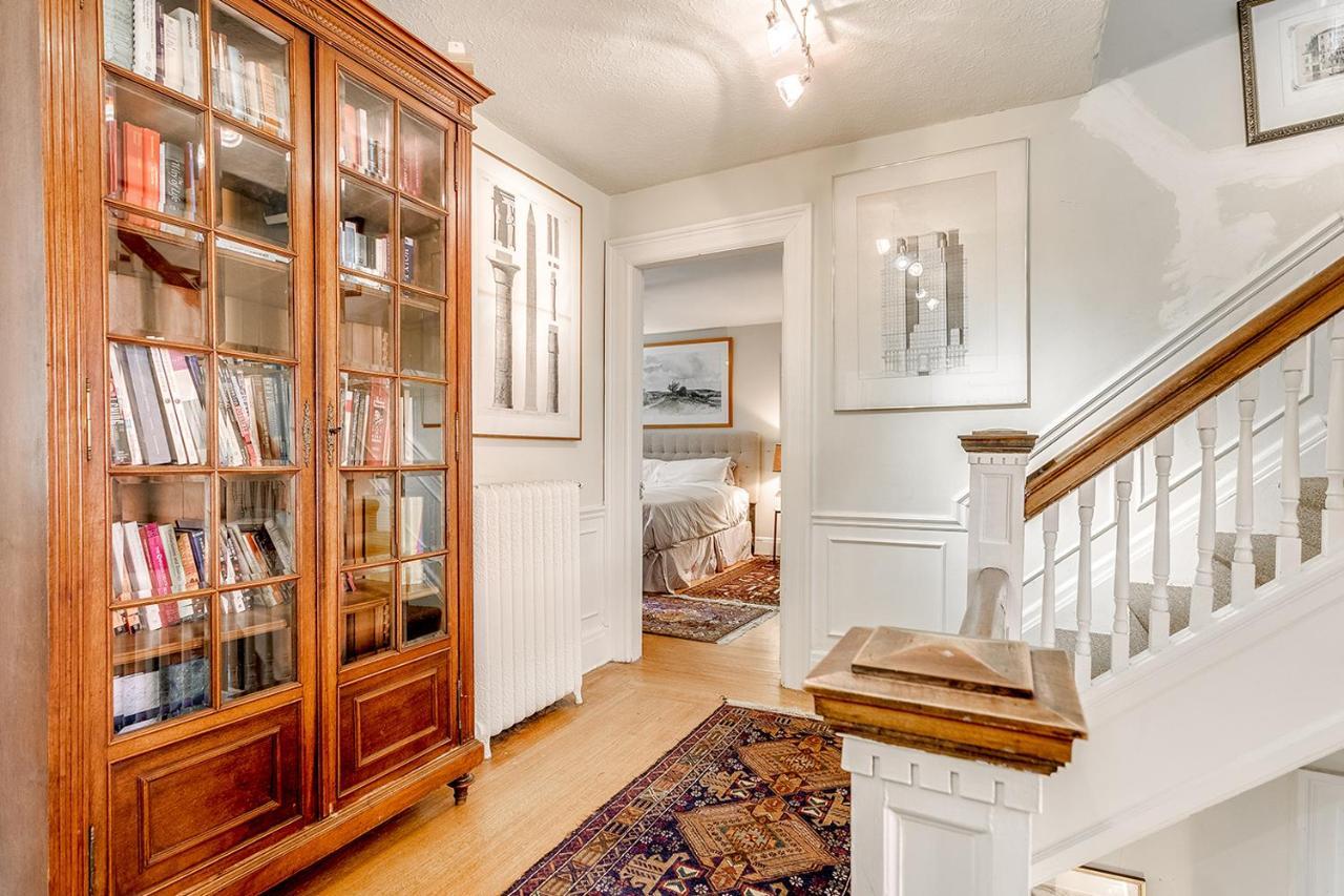 Four Bedroom Rosedale Home Торонто Екстериор снимка