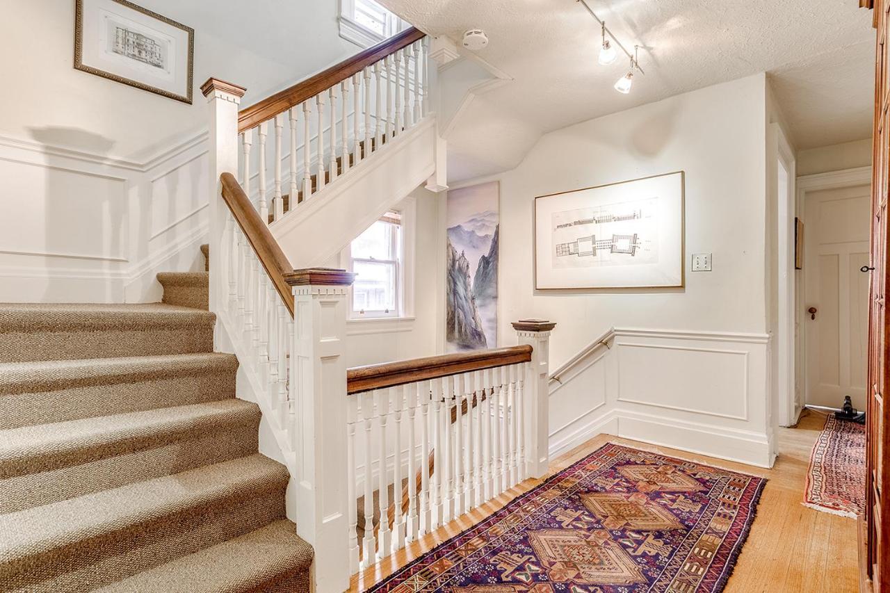 Four Bedroom Rosedale Home Торонто Екстериор снимка