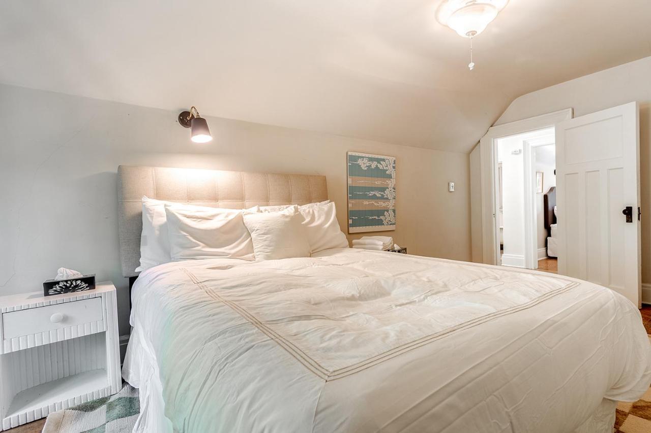 Four Bedroom Rosedale Home Торонто Екстериор снимка