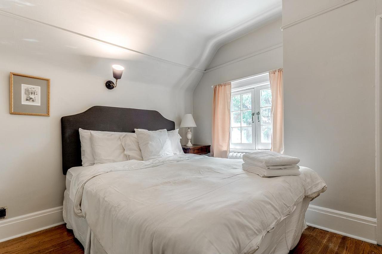 Four Bedroom Rosedale Home Торонто Екстериор снимка